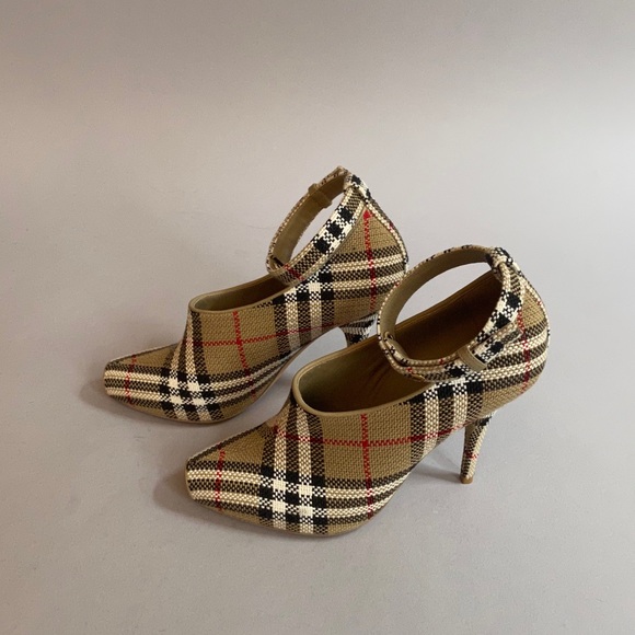 Burberry Check Heels - Picture 2 of 9
